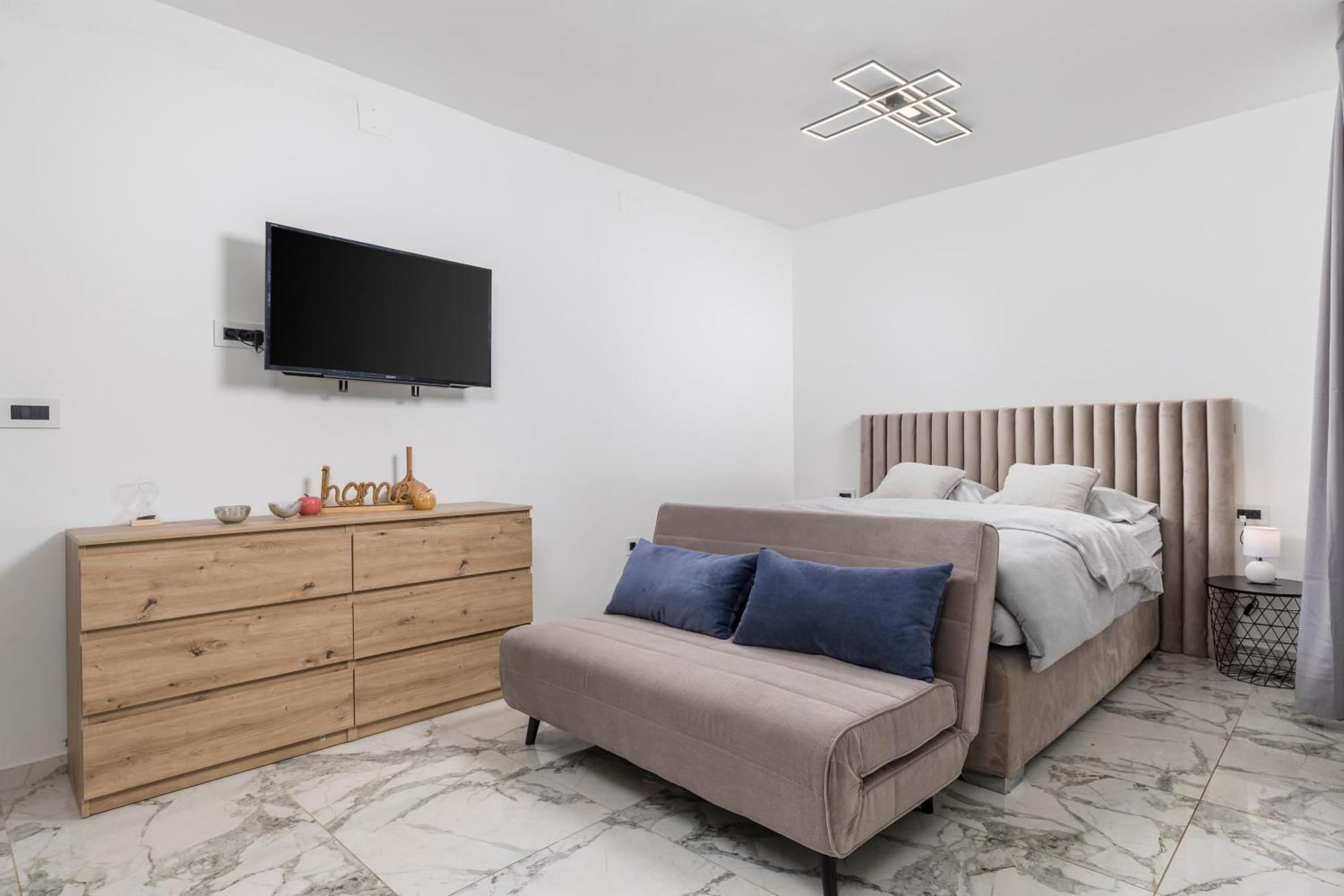 Lux 3 *